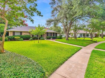 902  Dunbarton Drive 