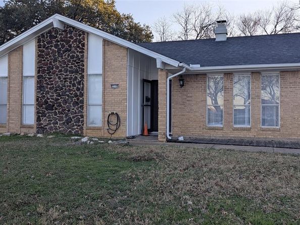 210  Sixpence Lane , Euless Texas 76039