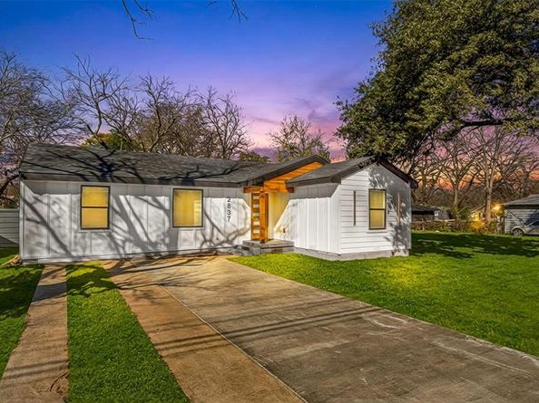 2837  Elsie Faye Heggins Street , Dallas Texas 75215