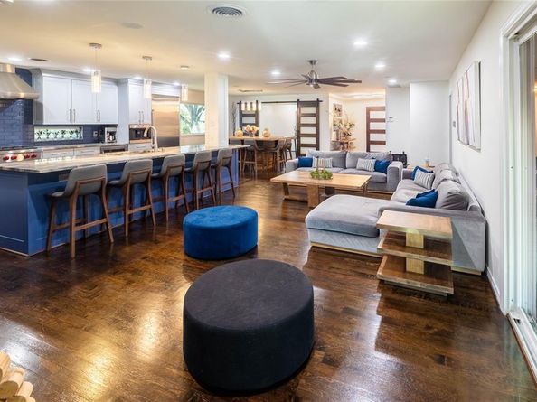 10872  Caprock Circle , Dallas Texas 75218