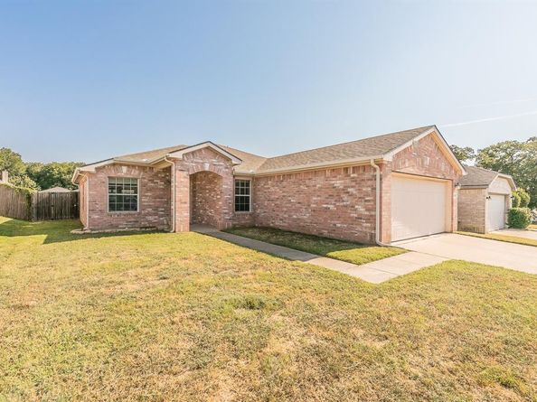 8025  Hidden Oaks Drive , Fort Worth Texas 76120