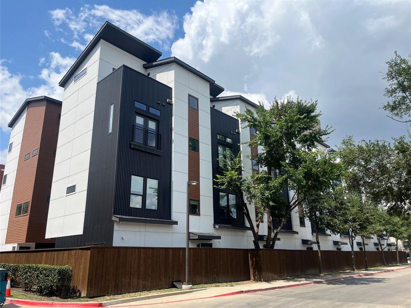 4208  Live Oak Street  104, Dallas Texas 75204
