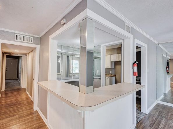 5057  Ridglea Lane  1111, Fort Worth Texas 76116