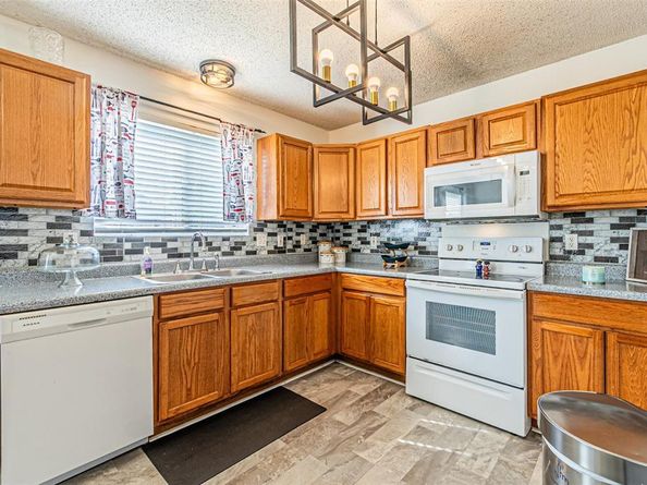 2355  Summit Lane , Dallas Texas 75227