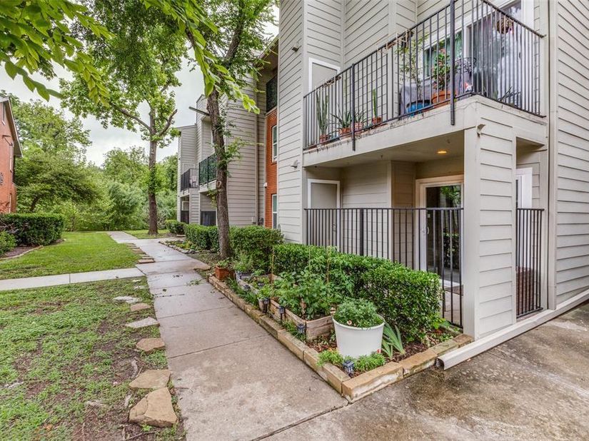 6900  Skillman Street  407, Dallas Texas 75231
