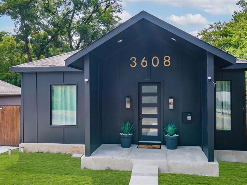 3608  Metropolitan Avenue , Dallas Texas 75210