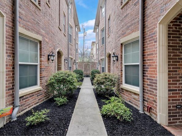 3200  Ross Avenue  28, Dallas Texas 75204