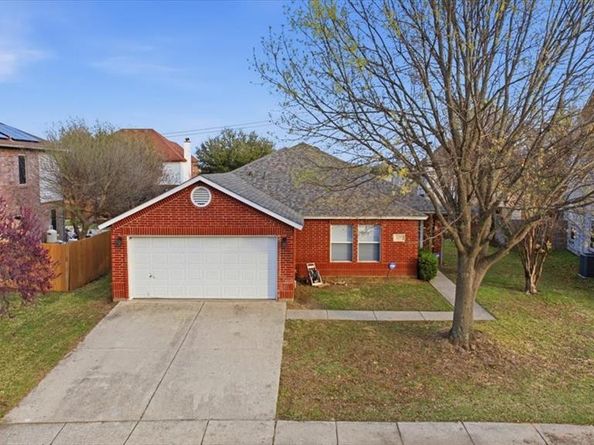 2208  Bantry Lane , Arlington Texas 76002