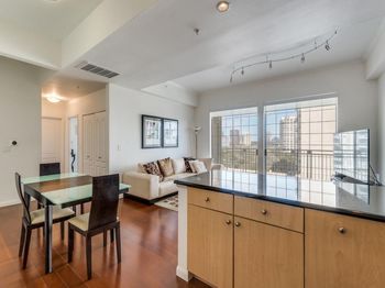 3225  Turtle Creek Boulevard 