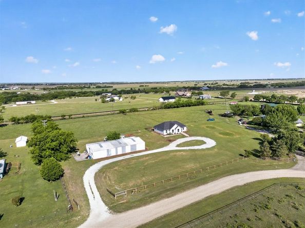 5130  Hillside Loop N, Justin Texas 76247