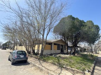 1136 E Leuda Street 