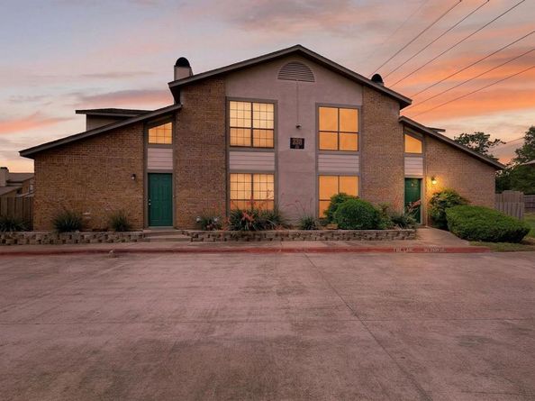 330 W Harwood Road  D, Hurst Texas 76054