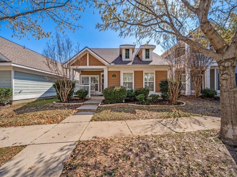 1128  Hayden Lane , Savannah Texas 76227