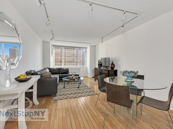 245 East 54th Street 17G, New York NY 10022