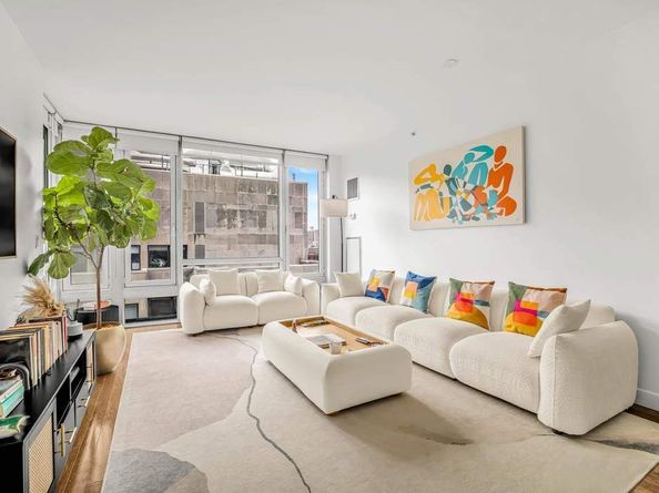 261 West 28th Street 9C, New York NY 10001