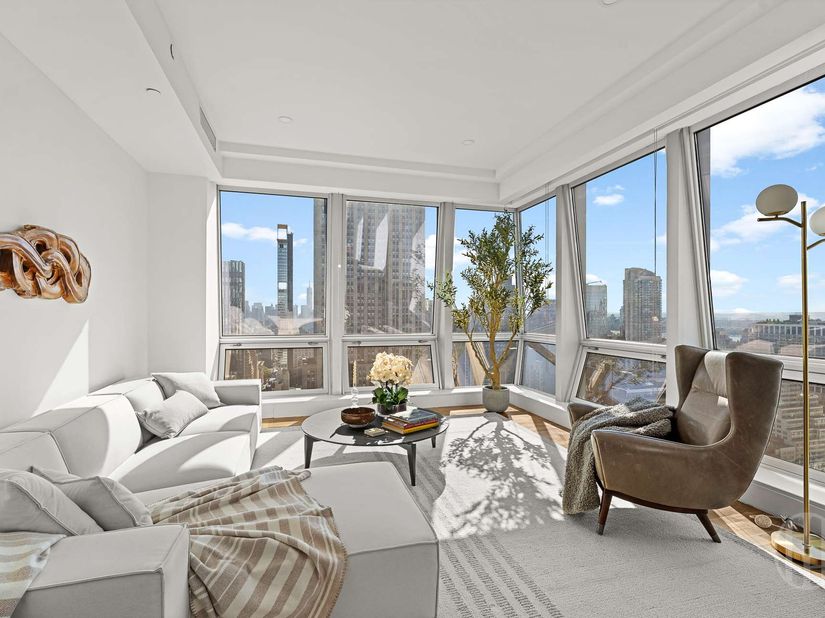400 5th Avenue 45G, New York NY 10018