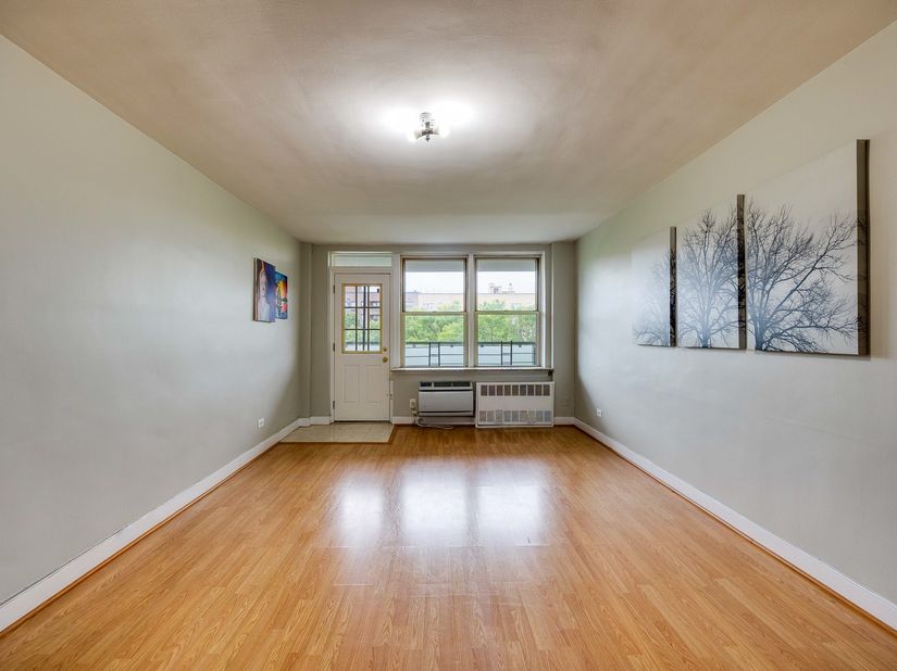 525 Ocean Parkway 4J, Brooklyn NY 11218