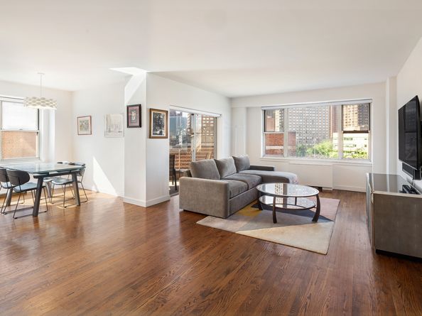 200 East End Avenue 7B, New York NY 10128