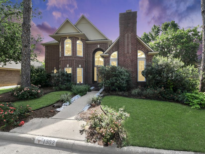 1302 Wickshire Lane, Houston TX 77043