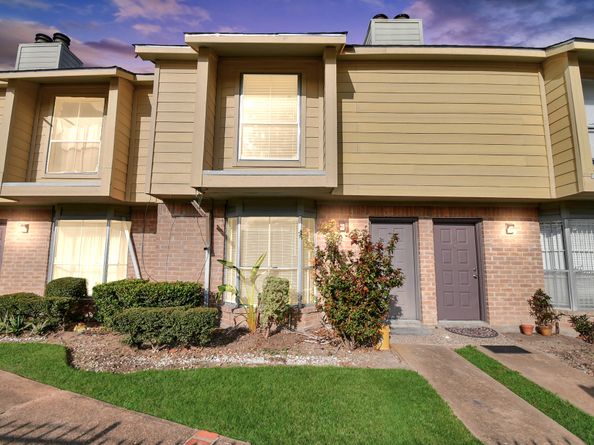 9350 Country Creek Drive 6, Houston TX 77036