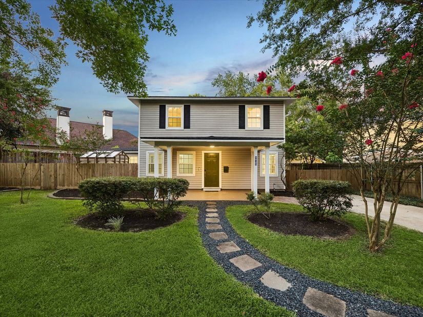 858 Azalea Street, Houston TX 77018