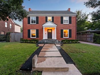2123 University Boulevard