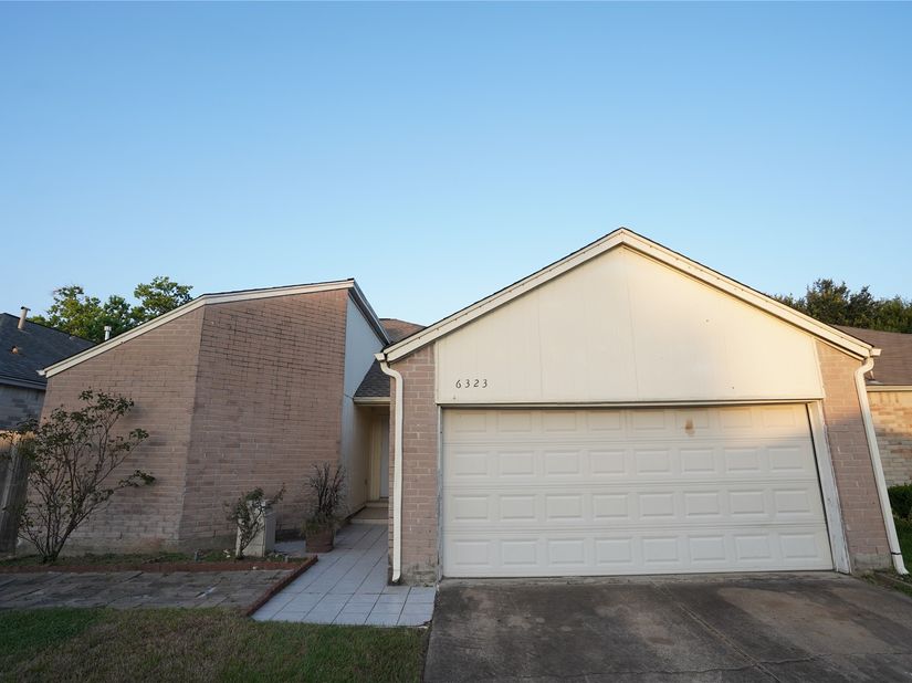 6323 Gladewell Drive, Houston TX 77072