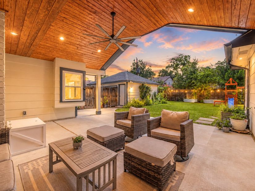 1922 Shadowdale Drive, Houston TX 77043
