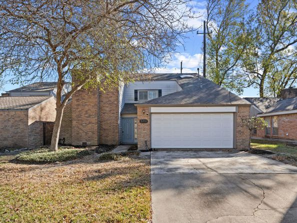 5711 Lorinowoods Drive, Houston TX 77066