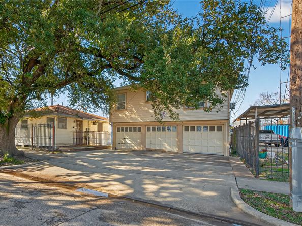 2005 Common Street, Houston TX 77009