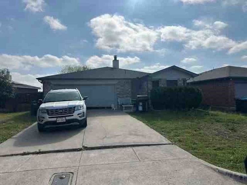 8128 Spruce Valley Drive, Fort Worth TX 76137