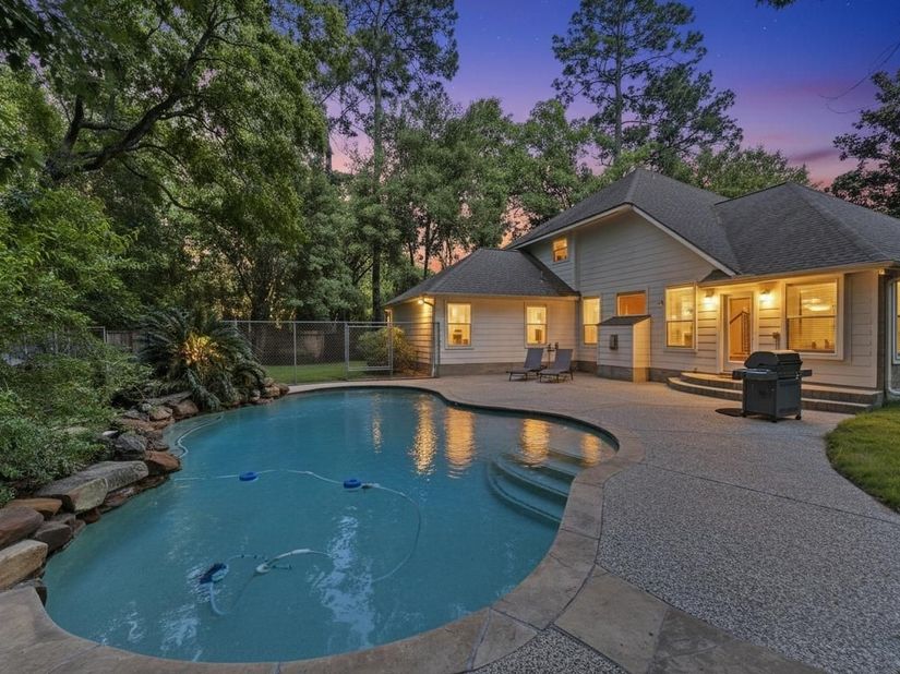 78 E Hobbit Glen Drive, Conroe TX 77384