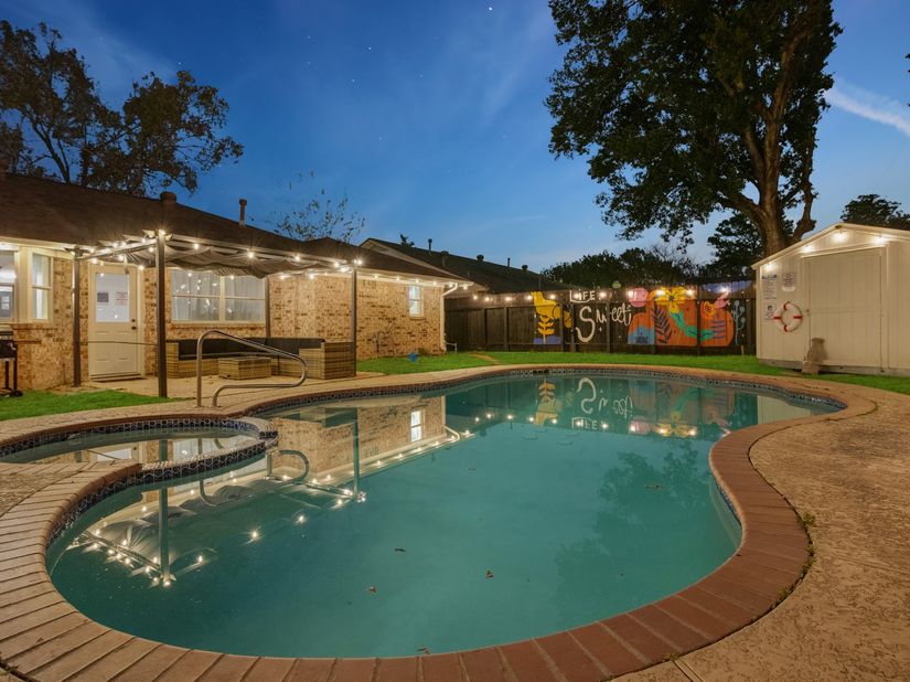 5819 Chrystell Lane, Houston TX 77092