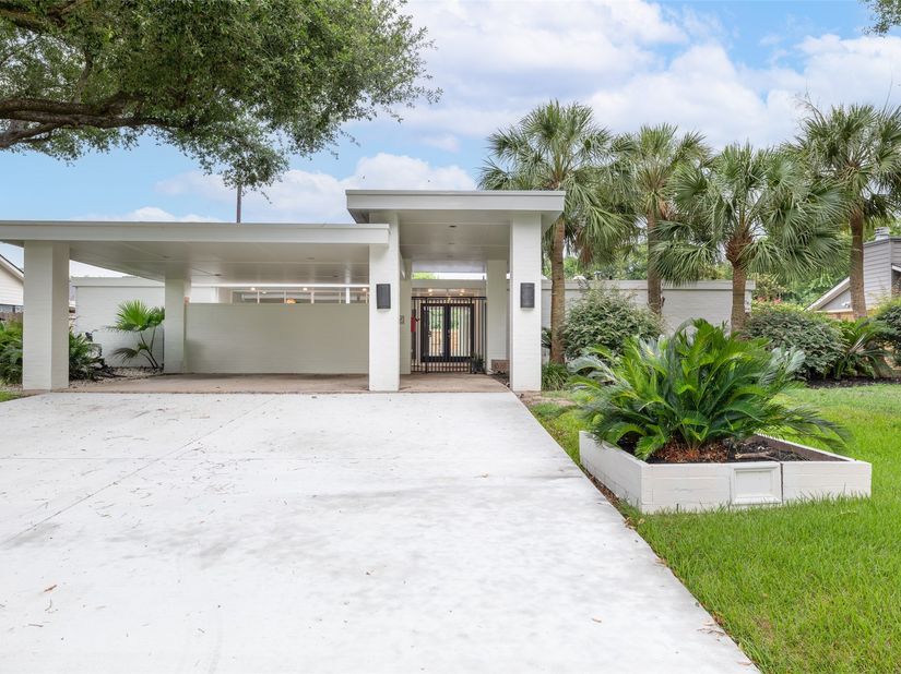 10211 Willowgrove Drive, Houston TX 77035