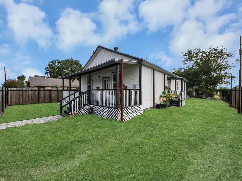 623 Medina Street, Houston TX 77012