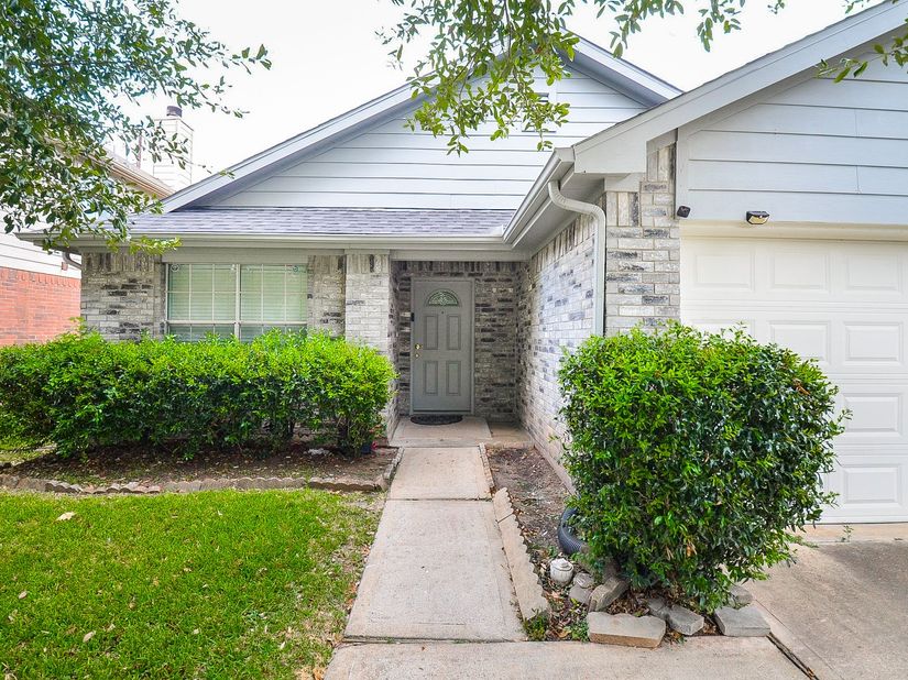 9503 Eaglewood Spring Drive, Houston TX 77083