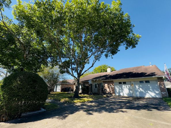 15802 Amapola Drive, Houston TX 77083