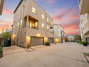 2611 Riverside Drive