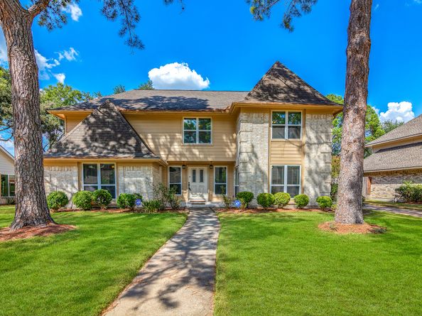 15810 Knoll Lake Drive, Houston TX 77095