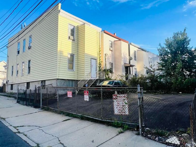 195 Tonnelle Ave, Jersey City NJ 07306