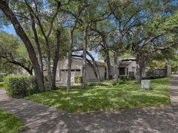 3211 Canter LN