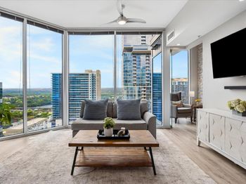 360 Nueces ST
