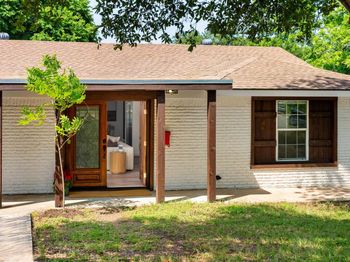 2403 Little John LN