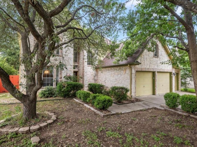 310 N Carriage Hills DR, Georgetown TX 78626