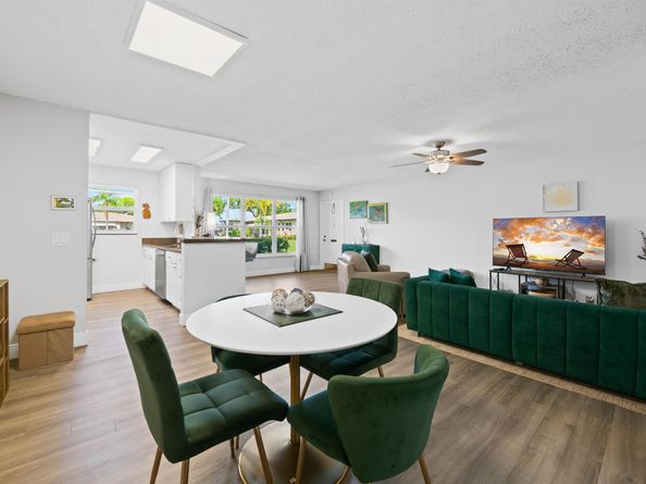 1025 S Dr B, Delray Beach FL 33445