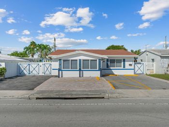 1539-1541 NE 15th Avenue