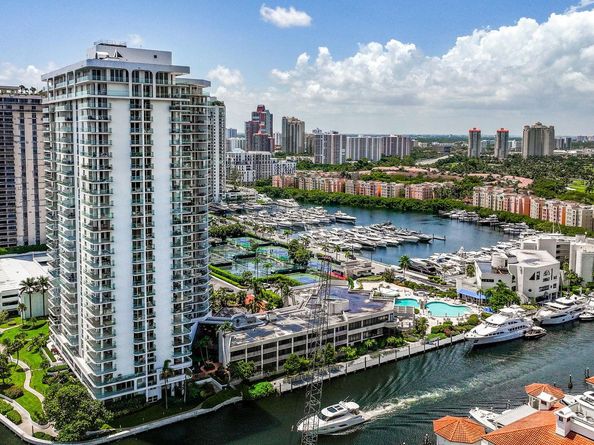 19707 Turnberry Way TS2, Aventura FL 33180