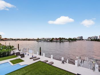 2533 Aqua Vista Blvd