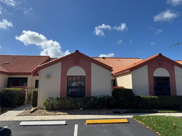 84 Centennial Ct, Deerfield Beach FL 33442