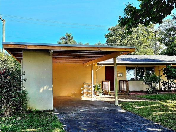 370 NW 65th Ave, Plantation FL 33317